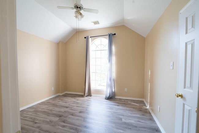 Building Photo - 1809 Oakland Cir