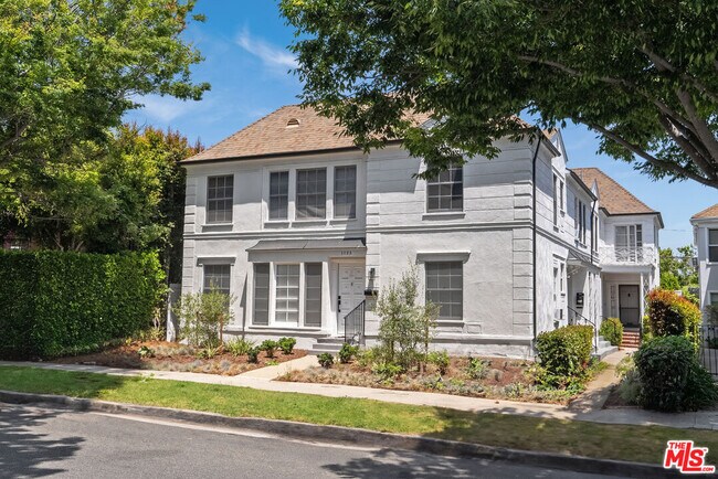Building Photo - 308 S Reeves Dr