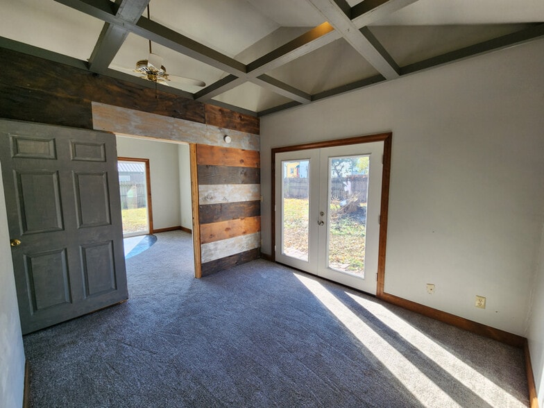 Building Photo - 1008 Vine St