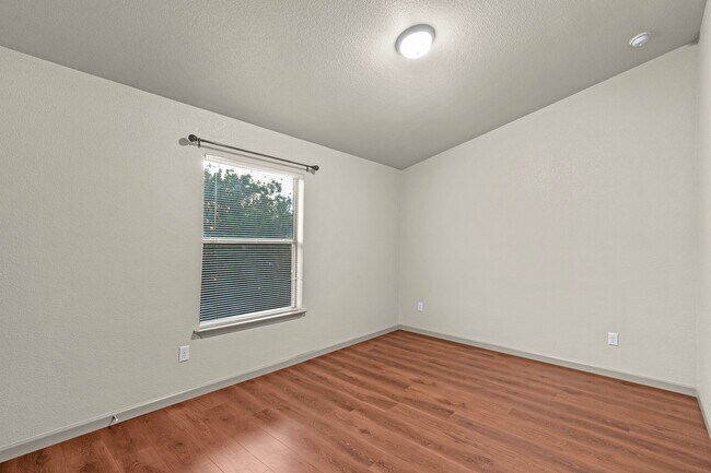 Building Photo - 3103 Sunny Prairie Dr