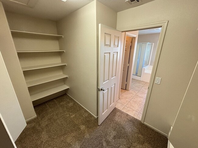 Building Photo - Gorgeous 3bed / 2.5bath home in the Silverstone Ranch community!