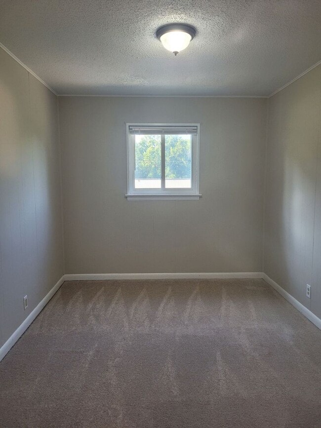 Building Photo - FIRST MONTH FREE! 1 Bedroom 1 Bathroom Apa...