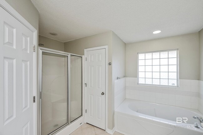 Building Photo - 16955 Heartland Cir