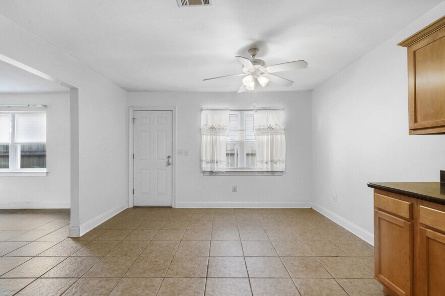 Building Photo - 6401 Center St