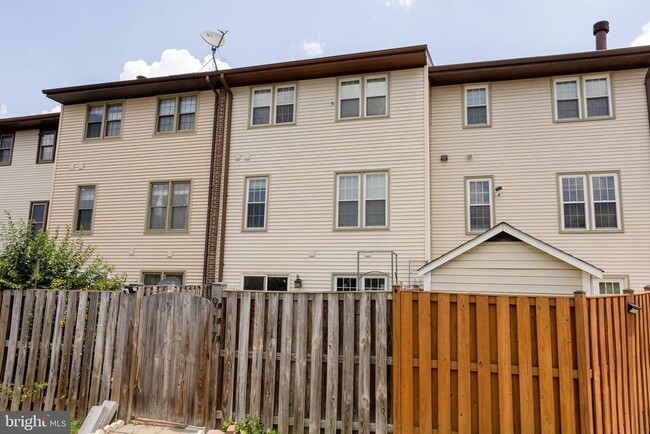 Building Photo - 917 Branch Dr