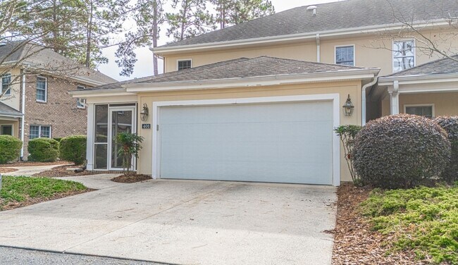 Building Photo - 401 Longwood Place