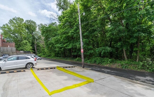 Building Photo - Glover Park Beauty with Parking