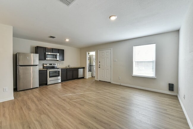 Building Photo - Elevate Your Living Experience, 3BR/2BA Duplex in Killeen!