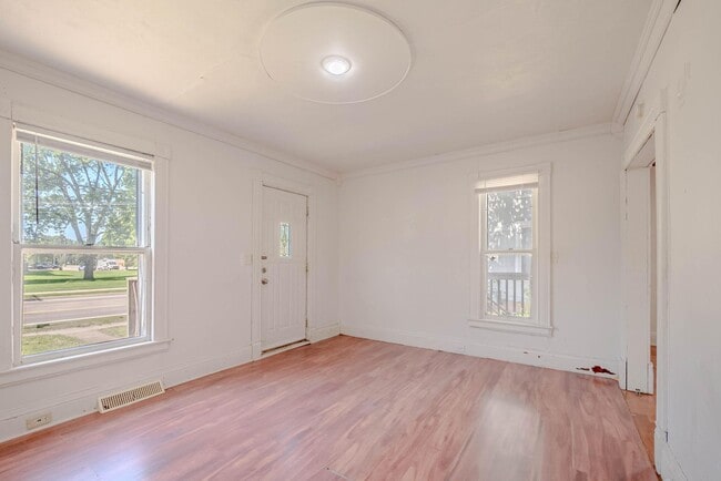 Building Photo - 819 Oakland Dr