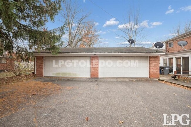 Building Photo - 3860 Sheffield Ct