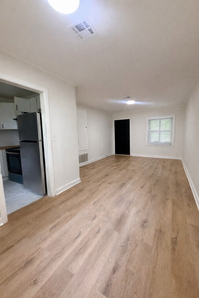 Building Photo - For Rent — Updated & Move-In Ready!