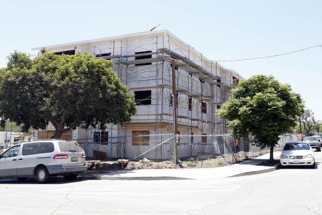 Building Photo - Walnut Street Apartments