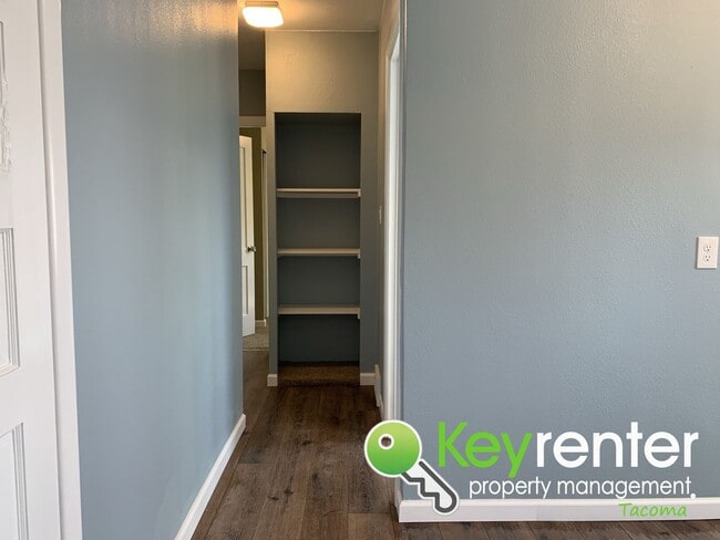 Building Photo - Recently Remodeled 3bd/1.5Bath Tacoma House!