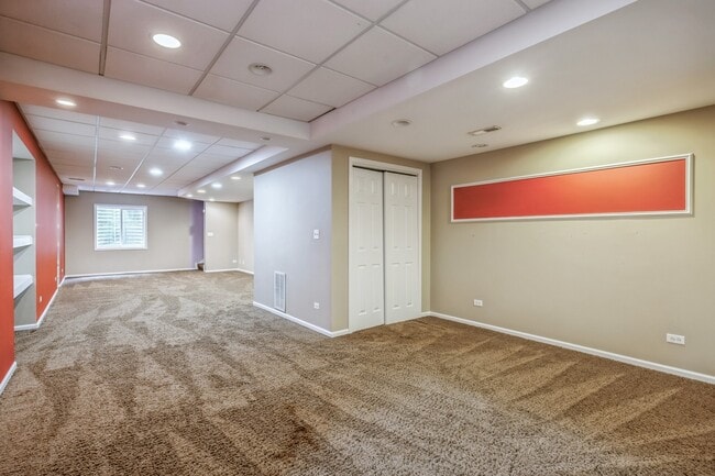 Building Photo - 9482 Inverness Dr