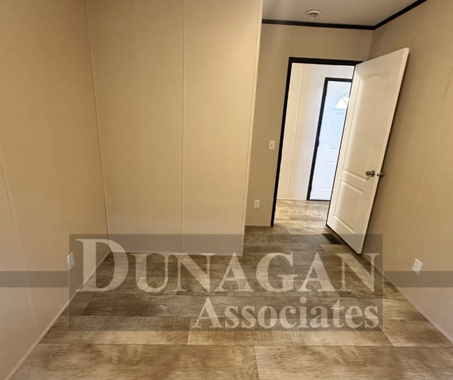 Building Photo - 9/4 @ 3:30 SCHEDULED SHOWING Spacious 3 Be...