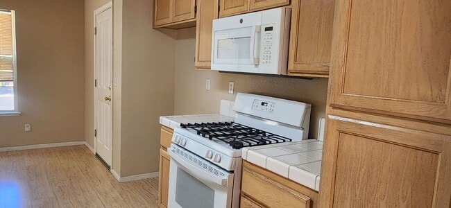 Building Photo - Wonderful 3 Bedroom Home in Desirable Laguna West Neighborhood
