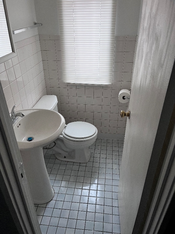 Building Photo - 5055 W Gladys Ave