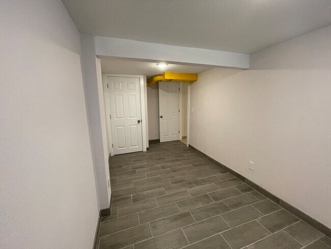 Building Photo - 6 Bedroom/2.5 Bath Home in North Fort Coll...