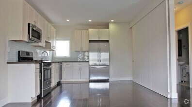 Building Photo - Modern 2bd/2ba Renovation in Prime Noe Val...