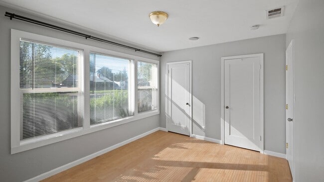 Building Photo - Centrally Located Sacramento Home