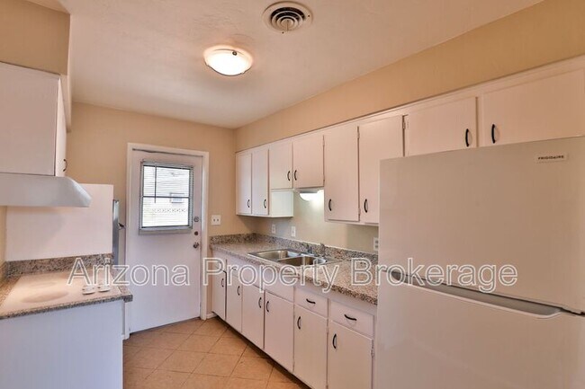 Primary Photo - 2110 S Granada Dr