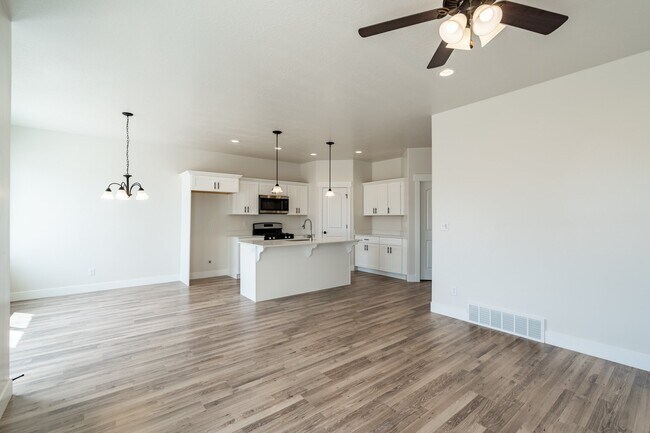 Building Photo - 4016 Big Horn Dr