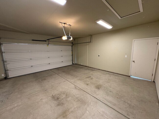 Building Photo - Immaculate NW Visalia home for rent!