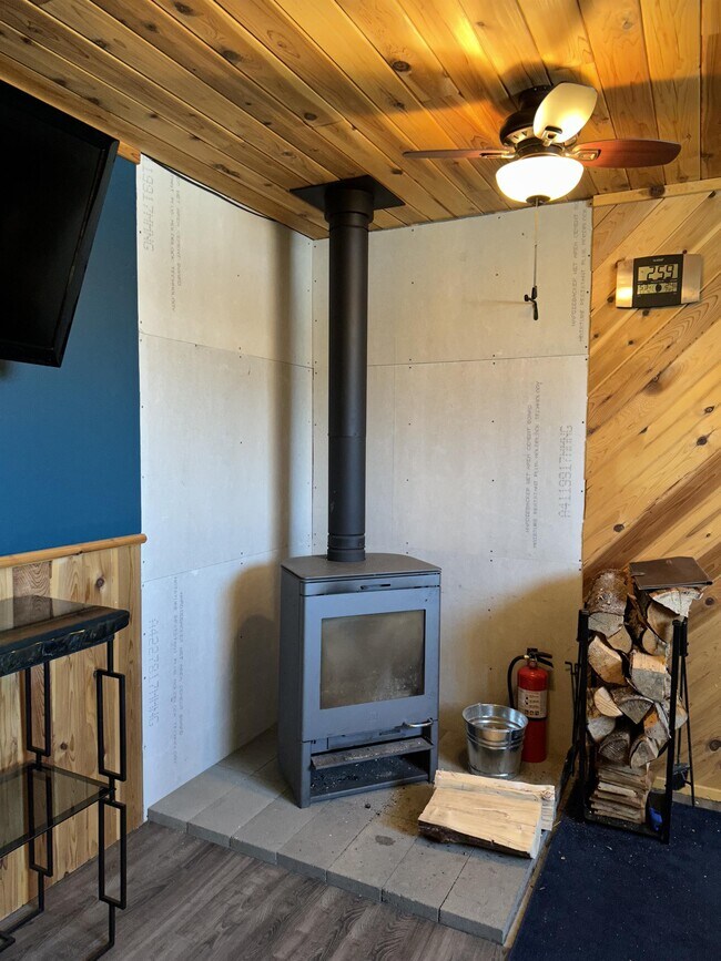 Building Photo - 28619 Landing Cir