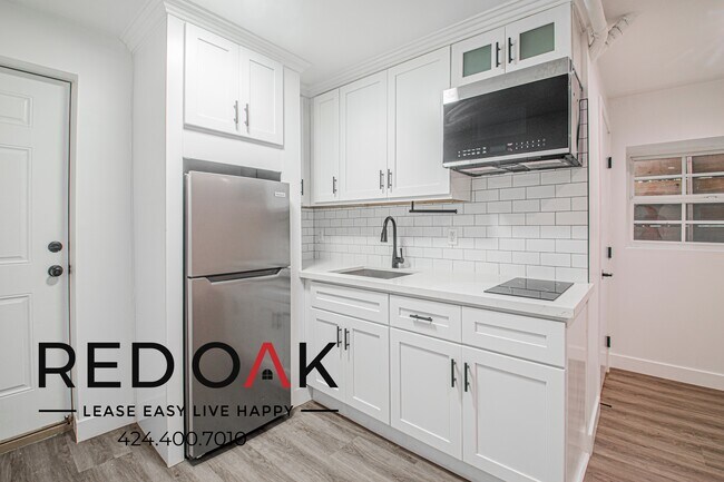 Building Photo - 240 N Van Ness Ave