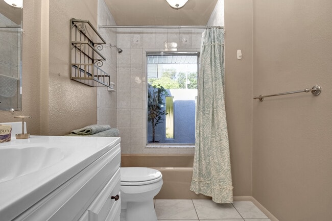 Building Photo - 4274 Gillot Blvd