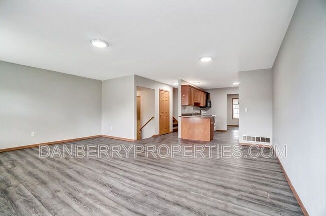 Building Photo - 1115 N Byrne Rd