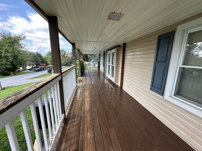 Building Photo - Nice Doublewide with Fenced in Yard