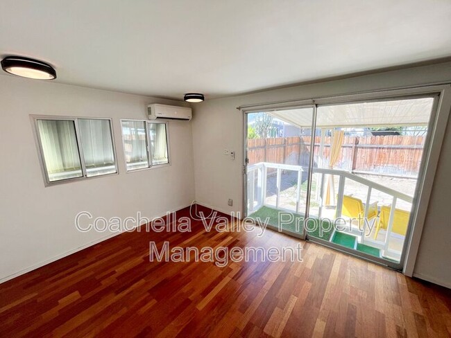 Building Photo - 134 Fondulac St
