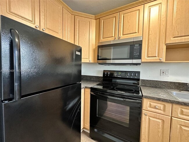 Building Photo - 1400 NE 56th St