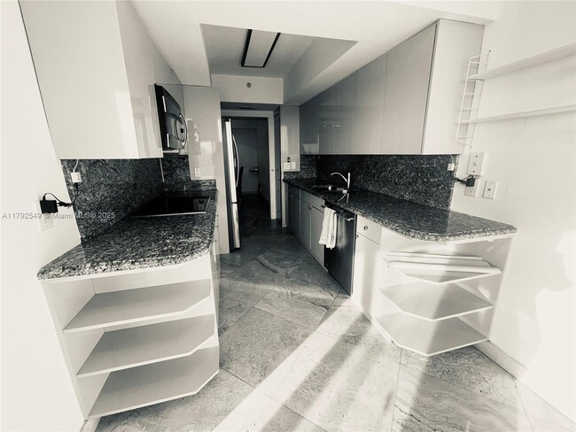 Building Photo - 21205 Yacht Club Dr