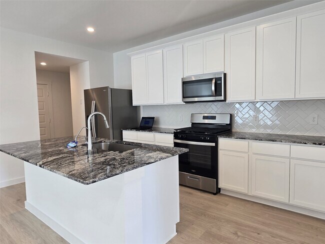 Building Photo - 7826 Calabria Dr