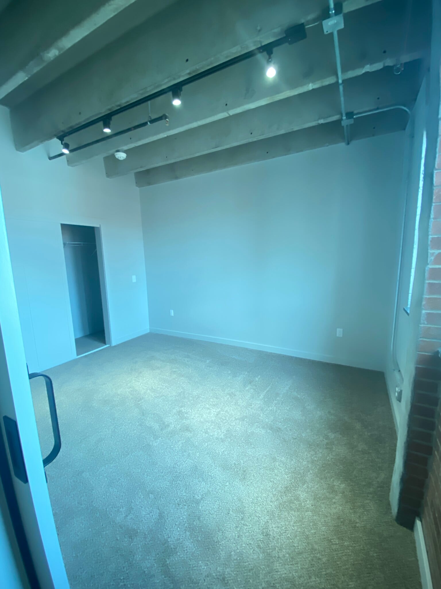 Building Photo - 19 E Race St