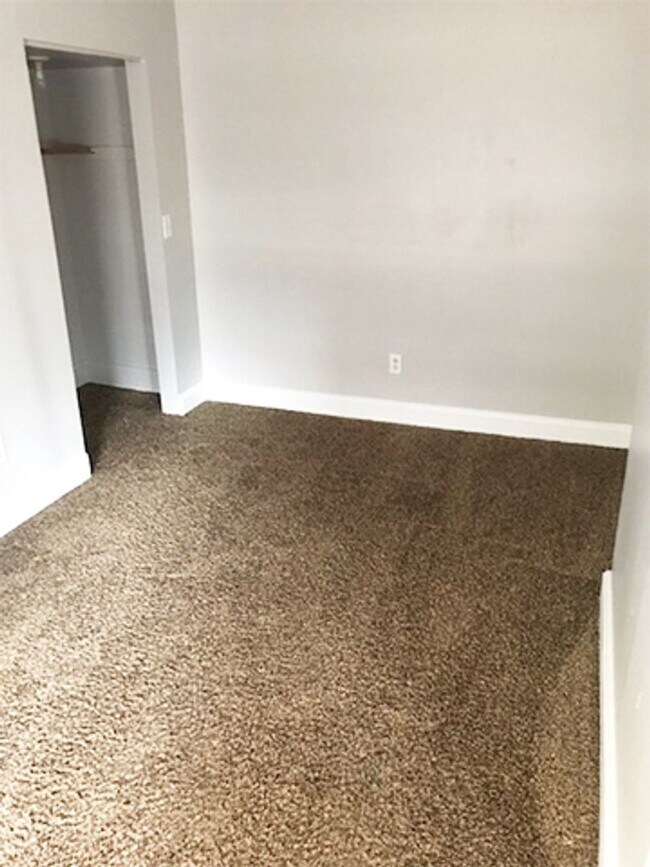 Building Photo - 2831-2833 Glendora Avenue