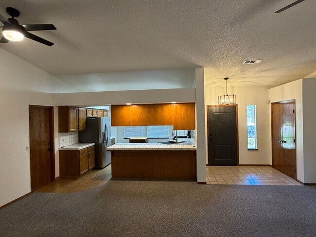 Building Photo - 5933 W Iris Ct