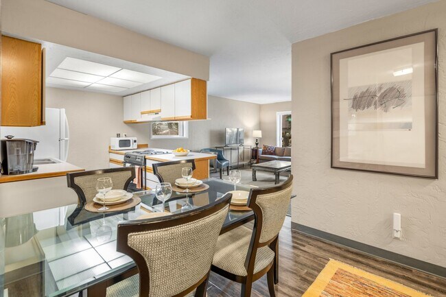 Building Photo - Downtown Anchorage Two Bedroom Two Bath (101)