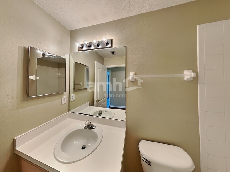 Building Photo - 30839 St Vincent Ct