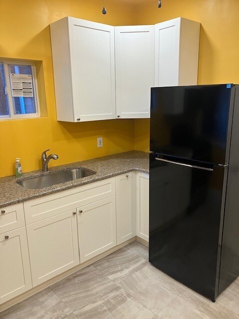 Building Photo - 6115 Lansdowne Ave