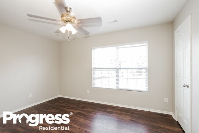 Building Photo - 910 Willow Wind Dr