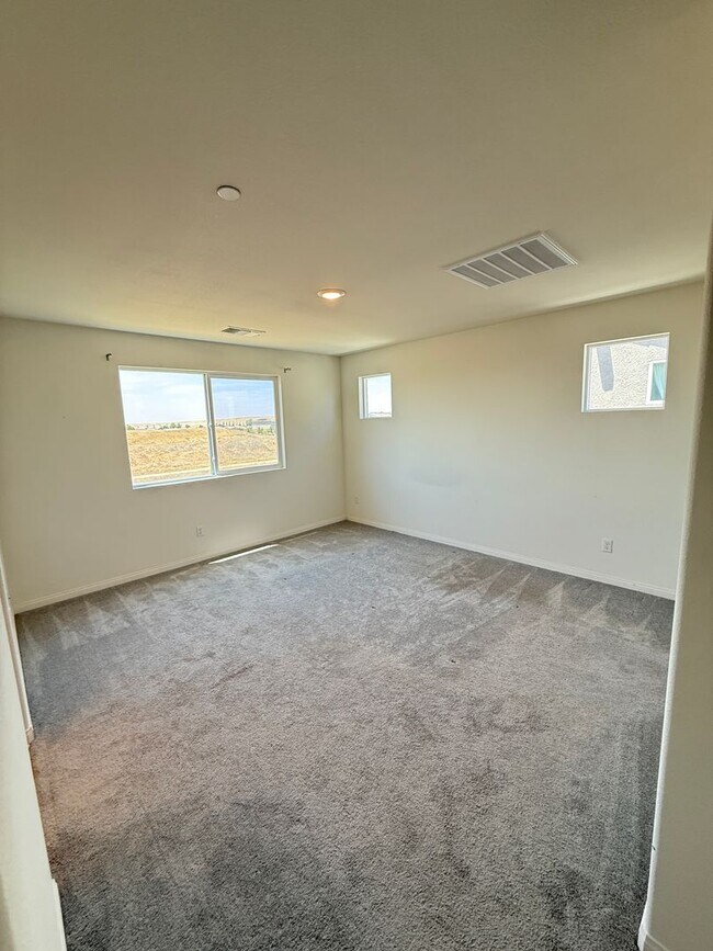 Building Photo - Fall in love with this NEWER  5 bedroom 4 ...