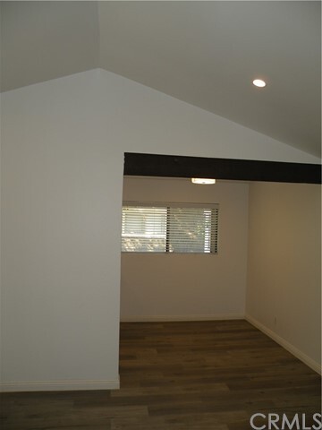 Building Photo - 40 Streamwood