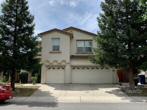 Building Photo - Big, Beautiful, Two Story Home in North Natomas