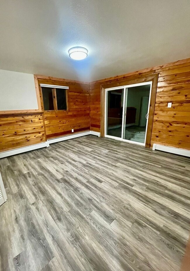 Building Photo - Fantastic 4 bedroom home on a large lot with a fenced in back yard in Eagle River! Available now