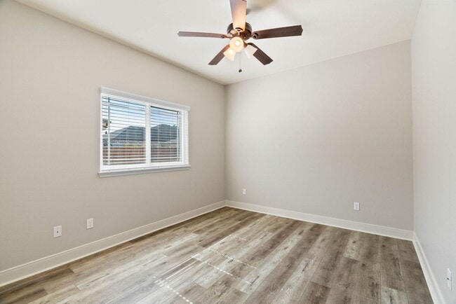 Building Photo - 4 Bedroom 3 Bath on the Island