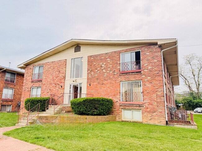 Building Photo - 1 Bedroom, 1 Bathroom close to public transportation in the Heart of Lexington