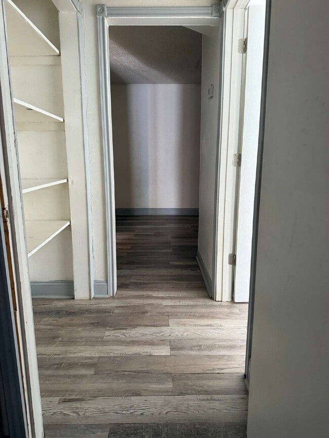 Building Photo - Gorgeous and Affordable 1 Bed/1 Bath, Clos...